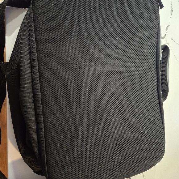 Used Eddie Bauer black laptop, messenger bag - Picture 9 of 13